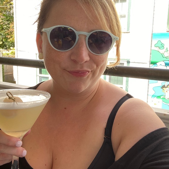 Meet your Posher, Jen - Picture 2 of 2